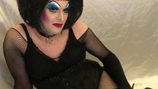 Drag Queen with a lot of makeup removes her anal plug and sucks it clean