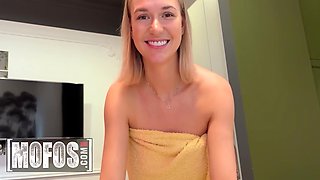 Melissa Gets Ready For Bed But First She Needs Her Asshole To Get Fucked By Her Bf To Get A Better 12 Min