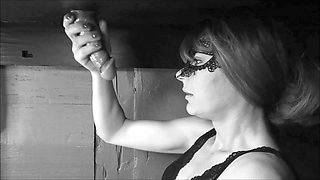 Horny milf Corujapreta puts on a show at the milking table