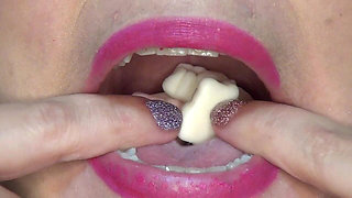 Swallowing Lots of Gummi Bears at Same Time!!