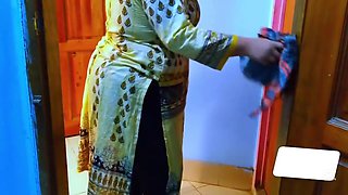 Indian Muslim Hot Desi Stepmom Fucked By Stepson When She Was Cleaning His Room