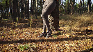 Girl Teases Her Big Cameltoe in Leopard Leggings Outdoors