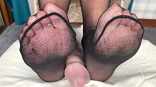 Mrs Mature Feet Showing You All Her Sexy Feet, Toes and Soles. Video Is Part of a Series Showing Her Feet and Toes. Part 3