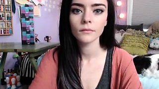 Brunette Solo Webcam Masturbation