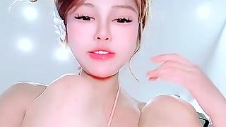 Sexy asian toys her pussy and ass on webcam