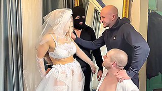 Muzh Kukold Smotrit Kak Kollektor Trahaut Nevestu Za Dolgi
