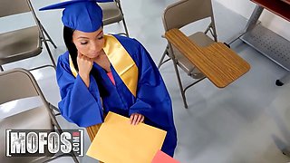 Mofos - blowing hot schoolgirl vivianna mulino enjoys toying with her professor's huge sausage
