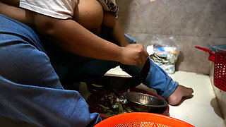 badee doodh vaalee baudee ko rasoee mein chudaee - Indian Big Boobs & Huge Ass Hot Wife Fucked By Husband's Brother in Kitchen