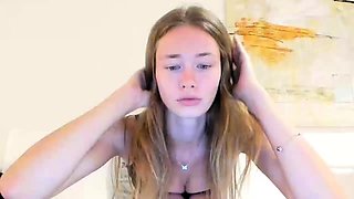 Amateur Webcam Teen Masturbates And Teases