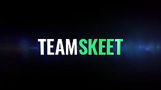 Strict father cant resist his hot stepdaughter