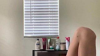 Cute amateur webcam teen girl toying pussy on webcam