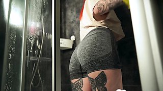 Cleaning lady gets penetrated during working hours