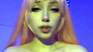 Cute amateur teen girl toying her pussy in bed on cam