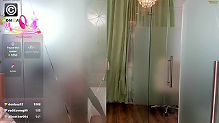 Sizzling Live Chat Temptress Mesmerizes in Big Booty Bliss