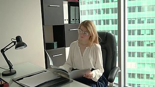 The Office Got Boring And Emma Decided To Entertain Herself Sex Movies Featuring Diapers Days