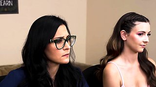 Serenas sexy cleavage sets the tone for a perfect threesome