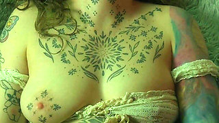 Insatiable Lola Takes 19 Inch Alien Monster