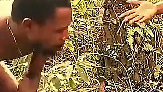 Amateur Horny Wife Fuck a Very Dark Man in the Bush