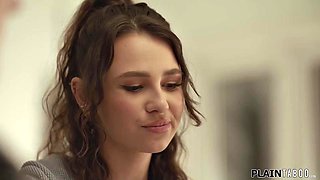 Liz Jordan and Reagan Foxxs Lesbian Face-Sitting Threesome