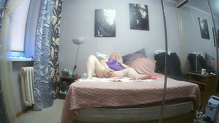 I'm watching my mother-in-law playing with her big cunt