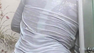 Hotwife Twerking and Fingering Herself Until She Cums for You