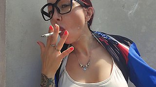 A new relaxing break with smoking and the beautiful Lavinia