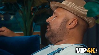 Vip4k. luxurious brunette just dreamed to help, but..