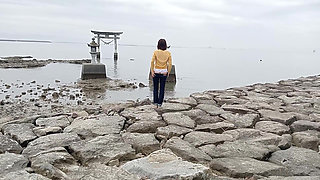 Outdoor Exposure in Ultra-low-rise Jeans