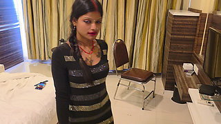 Indian desi Bhabhi ko akela dekh ke dewar bhabhi ko pel diya