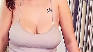 Big Tits Wiggle on a Treadmill Increasing Speed Leggings Gym