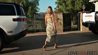 Lola Fae and Andi Avalon Eat Each Others Feet