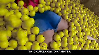 Thickumz - fat arse teenage bounces her bubbly cheeks