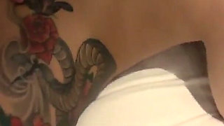 [underground Sex Work] Sss-class Beautiful Lady: Beautiful Tattoo & Miniskirt, Raw Insertion Without Condom, Finishing with Facial Ejaculation