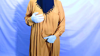 Indian Muslim Hijabi Beautiful Wife Satisfying Her Sexual Hunger With Her Hands - Clear Hindi