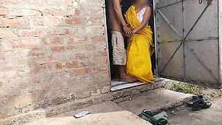 Indian Housewife Outdoor Fucking with Neighbour Brother in Law