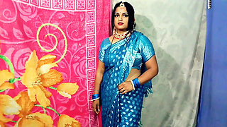 The sister-in-law was going to her friend's wedding, then when she came back, the brother-in-law was shaking the panna land, then the sister-in-law saw it and started sucking the brother-in-law's