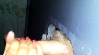 Svenska Hustruns Glory Hole Handjob