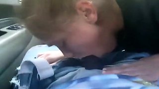 AMATEUR BLONDE SUCKING A BIG BLACK COCK IN A CAR