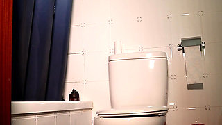 Surprise at the Toilette