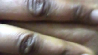 Deshi bhabhi chut pr chuchi dikha rhi hai
