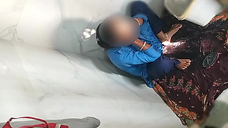 Indian hot saxy figure young bhabhi bath !! Bhabhi have gorgeous figure!!Chupke se video bna