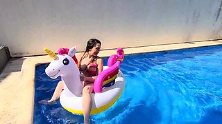 pool day.. look my ass underwater