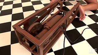 Huge orgasm on the fucking machine