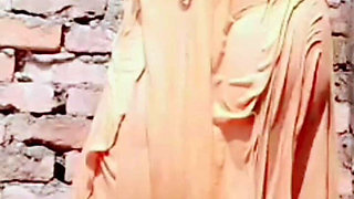 Asks the Woman to Send Her Nude Mms. Take a Bath and Record