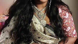 Aunty Ilaria Lets You Worship Her Hairy Armpit