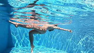Insatiable MILF Rides Her Lover in the Pool