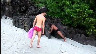 Perfect anal bang on the beach