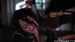 Victoria Voxxx captivates with daring passion in thrilling Latina blackmail play